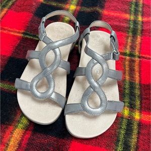 Vionic Women's Jodie Sandal in Silver/Grey - 7 Wide - Brand New, Never Worn